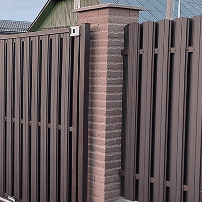 Установка заборов евроштакетник